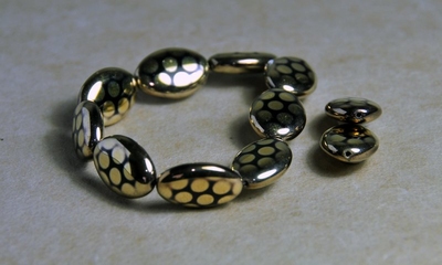 50201142  5 X Glaskraal Goud 20x14mm.