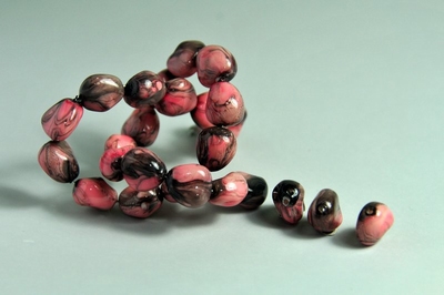 5020086 15 X Glaskraal  roze/grijs 11x9mm