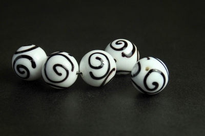 5020179 1 X Glaskraal handgemaakt zwart/wit 14mm