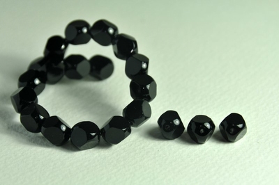 5020156  25 X Glaskraal zwart 10mm