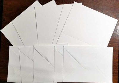 5 Dubbelekaarten met enveloppen afm  12,7 X17,6 cm wit